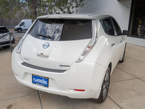 Used 2016 Nissan Leaf SV w/ Premium Package image 6