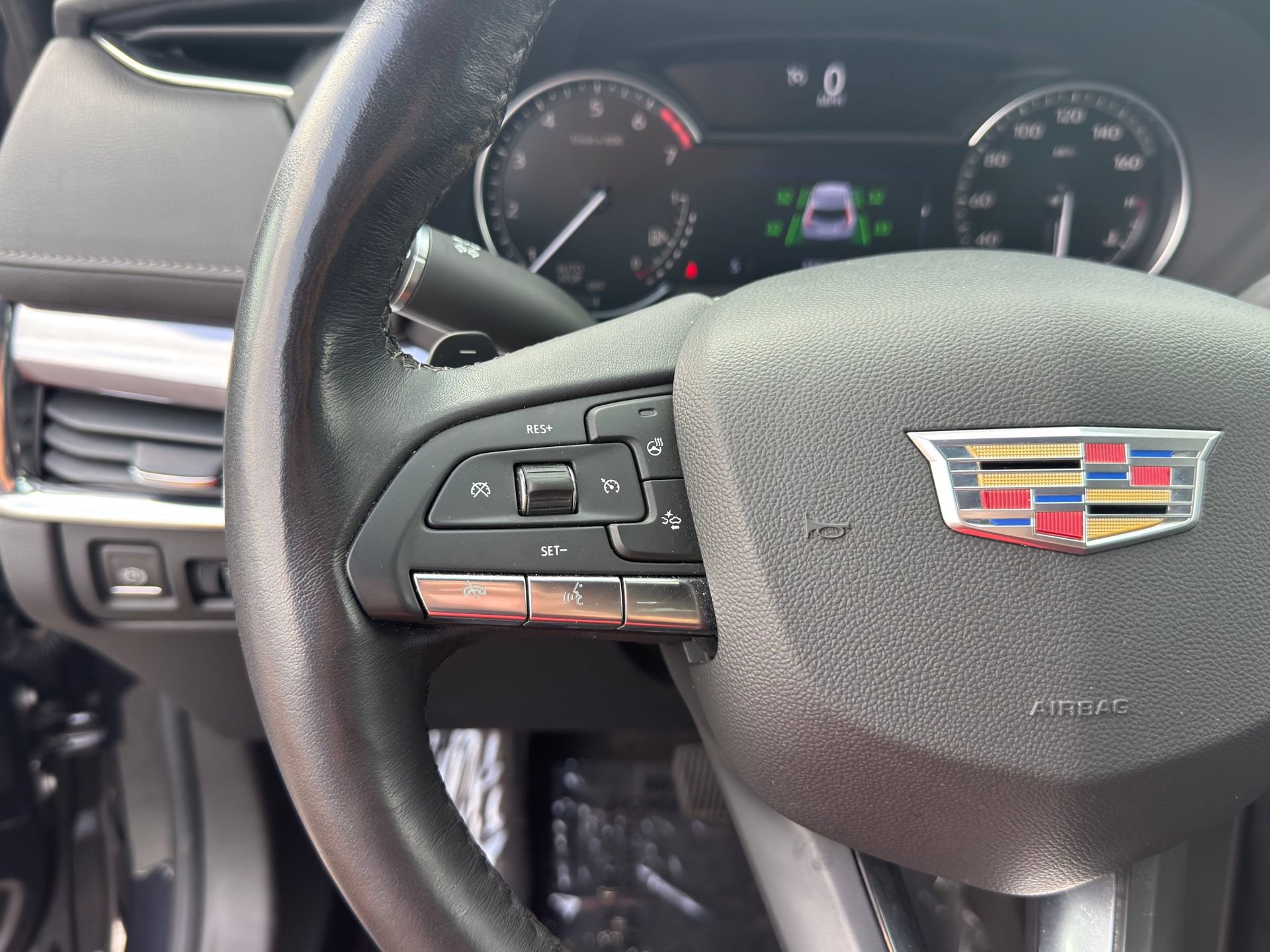 Used 2023 Cadillac XT4 Luxury w/ Cold Weather Package FWD image 21