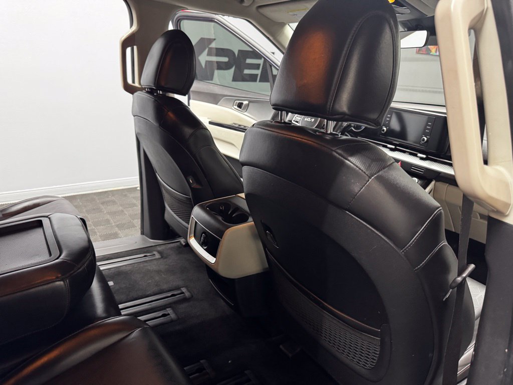 Used 2024 Kia Carnival LX FWD image 46