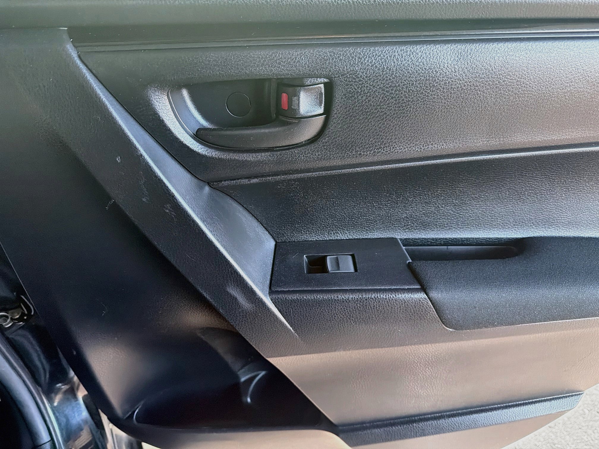 Used 2018 Toyota Corolla L FWD image 28