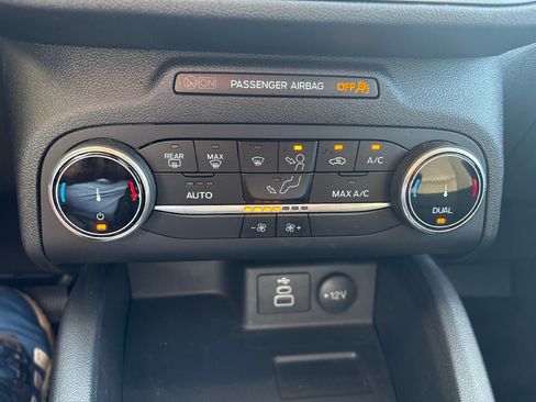 Used 2025 Ford Escape Active AWD/4WD image 17