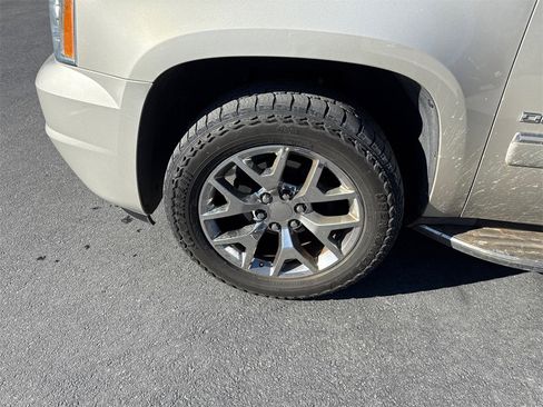 Used 2014 GMC Yukon XL Denali image 6