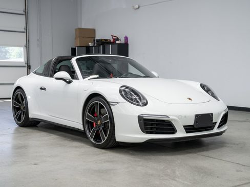 Used 2019 Porsche 911 Targa 4S AWD/4WD image 3