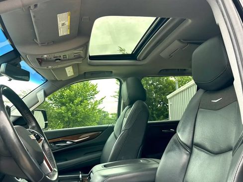 Used 2019 Cadillac Escalade Premium Luxury w/ Escalade Sport Edition AWD/4WD image 43