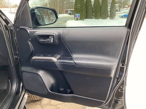 Used 2019 Toyota Tacoma TRD Off-Road w/ TRD Premium Off Road Package image 27