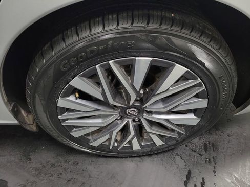 Used 2024 Nissan Altima 2.5 SV image 10