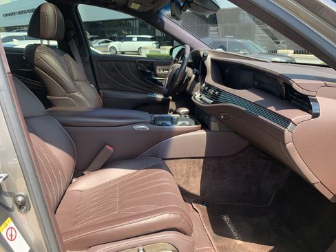 Used 2019 Lexus LS 500 w/ Interior Upgrade Package RWD image 12