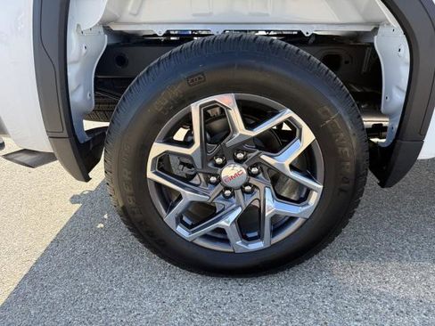 New 2026 GMC Sierra 1500 SLE image 11