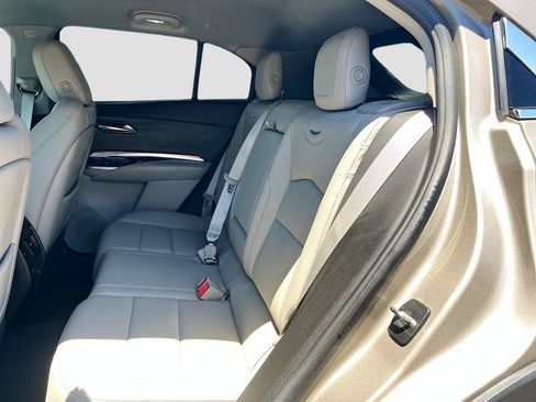 Used 2022 Cadillac XT4 Luxury w/ Cold Weather Package FWD image 23