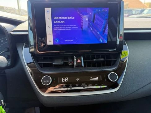 Used 2025 Toyota Corolla LE FWD image 18