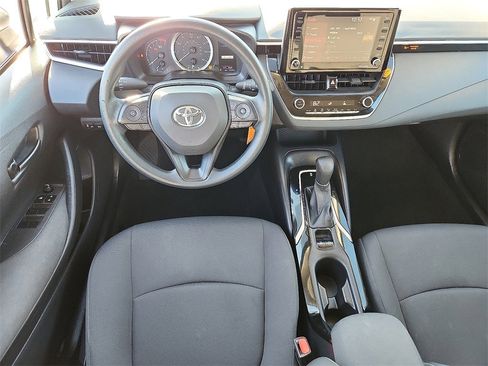 Used 2022 Toyota Corolla LE image 11