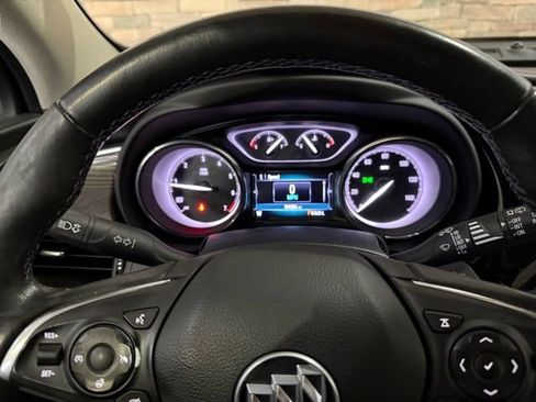 Used 2019 Buick Envision Essence FWD image 16