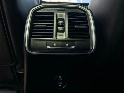 Used 2022 Porsche Macan image 30