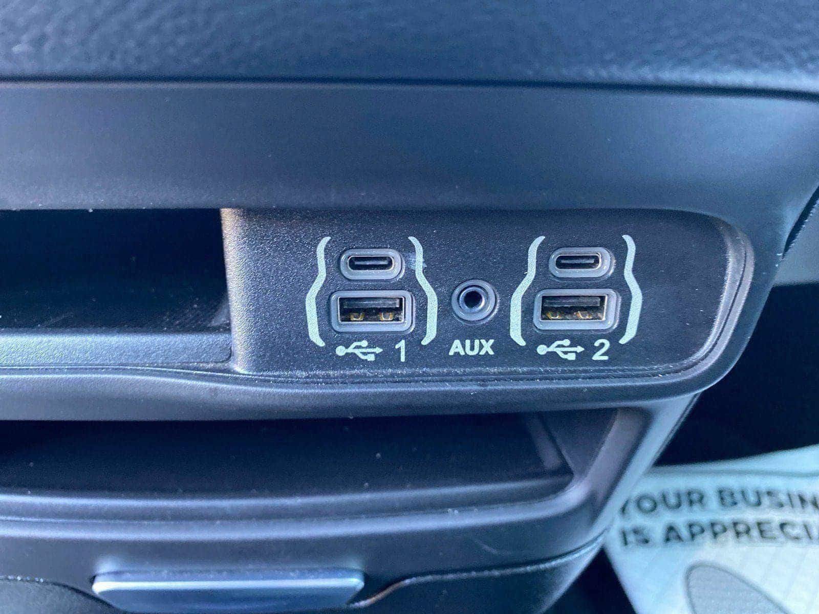 Used 2025 Chrysler Pacifica Select FWD image 12