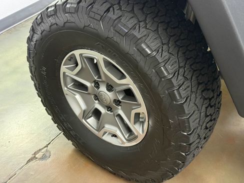 Used 2016 Jeep Wrangler Rubicon w/ Power Convenience Group AWD/4WD image 24