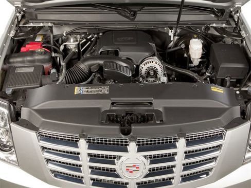 Used 2013 Cadillac Escalade Premium image 16