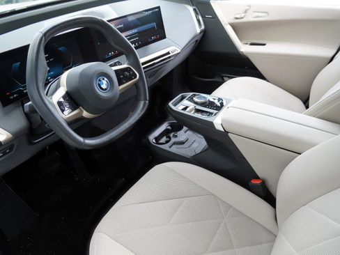 Used 2024 BMW iX xDrive50 AWD/4WD image 9