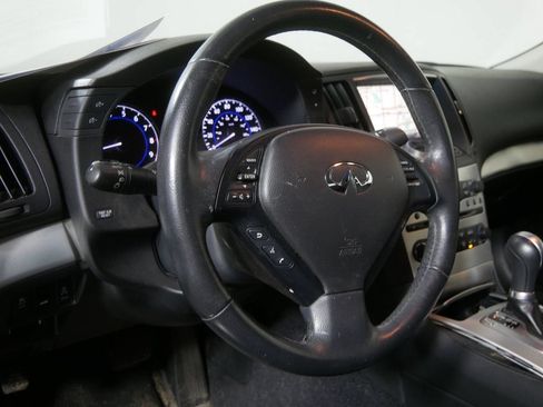 Used 2015 INFINITI Q60 Convertible w/ Premium Package RWD image 11