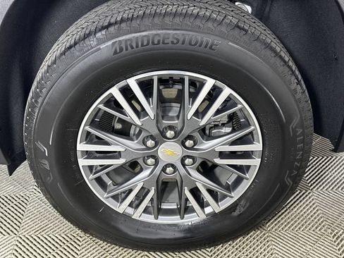 Used 2025 Chevrolet Traverse LT FWD image 34