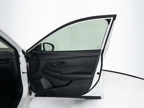 Used 2025 Nissan Sentra S image 29