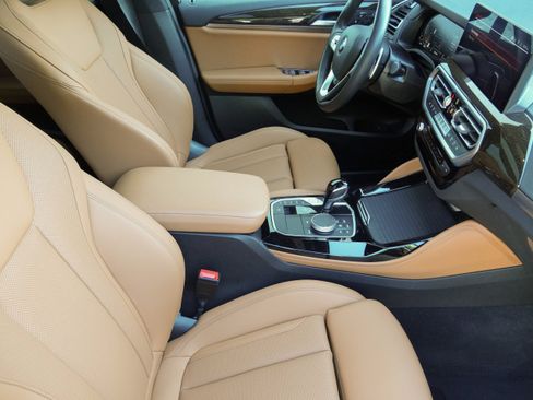Certified 2025 BMW X4 xDrive30i AWD/4WD image 9