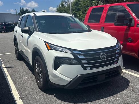 Used 2024 Nissan Rogue S AWD/4WD image 5