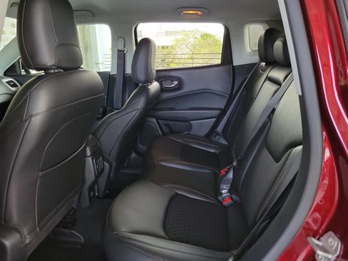 Certified 2020 Jeep Compass Latitude FWD image 10