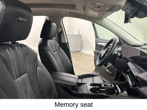 Used 2024 Buick Envision Avenir AWD/4WD image 24
