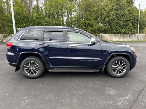 Used 2017 Jeep Grand Cherokee Limited AWD/4WD image 2