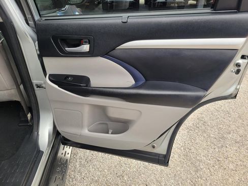 Used 2018 Toyota Highlander XLE AWD/4WD image 11