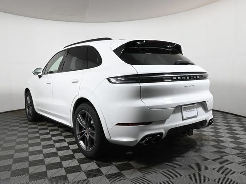 Used 2026 Porsche Cayenne AWD/4WD image 3