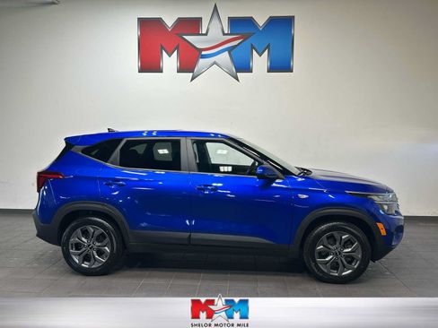 Used 2024 Kia Seltos LX AWD/4WD image 1