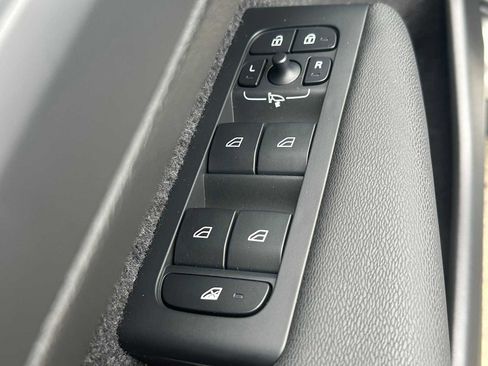 Used 2025 Volvo XC40 B5 Plus w/ Climate Package image 20