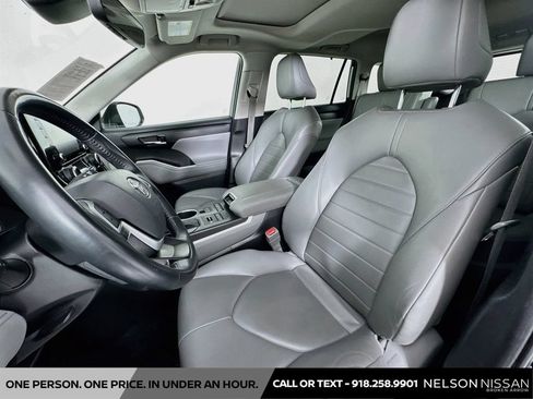 Used 2022 Toyota Highlander XLE AWD/4WD image 20