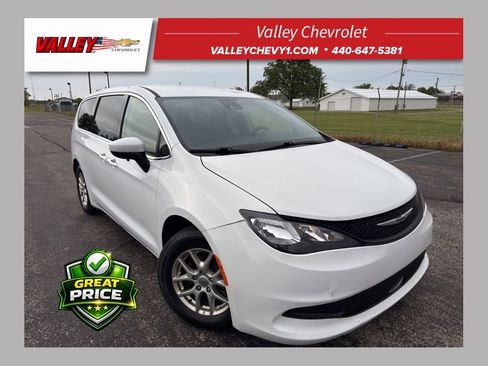 Used 2022 Chrysler Voyager LX FWD image 1