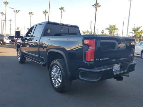 Used 2024 Chevrolet Silverado 2500 High Country w/ High Country Premium Package image 3