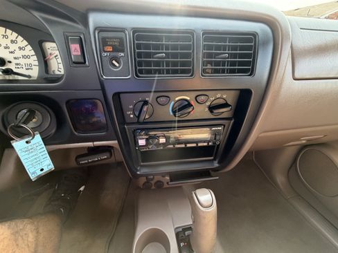 Used 2003 Toyota Tacoma 2WD Xtracab w/ SR5 Pkg image 15