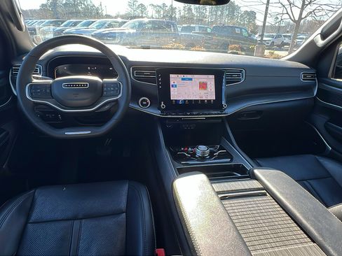 Used 2024 Jeep Wagoneer Series III image 27