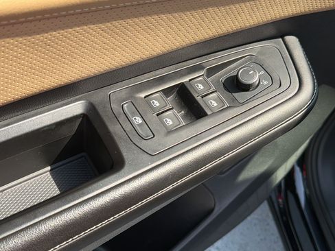Used 2024 Volkswagen Atlas Cross Sport SE FWD image 15