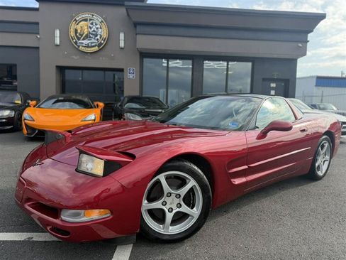 Used 2000 Chevrolet Corvette Coupe w/ Performance Handling Pkg RWD image 2