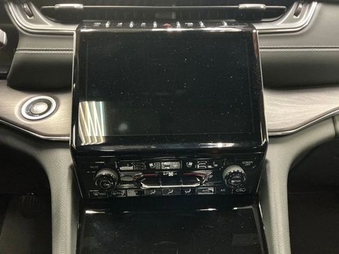Used 2023 Jeep Grand Cherokee Overland AWD/4WD image 19