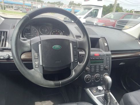 Used 2011 Land Rover LR2 HSE image 15