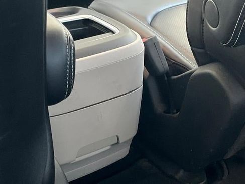 Used 2023 Chrysler Pacifica Touring-L FWD image 18