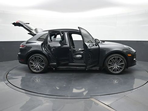 Certified 2025 Porsche Macan Turbo image 34