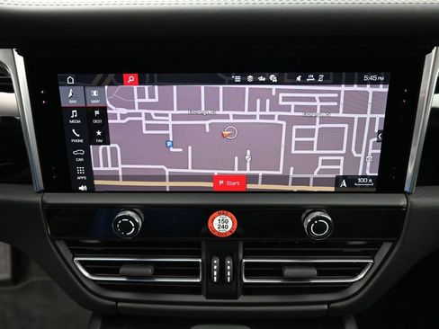 Certified 2026 Porsche Macan AWD/4WD image 21