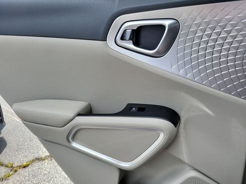 Certified 2025 Kia Soul LX w/ LX Technology Package FWD image 13