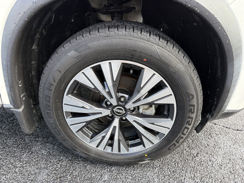 Used 2023 Nissan Rogue SV w/ SV Premium B Package image 12