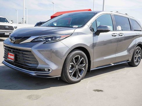 New 2026 Toyota Sienna Platinum image 3