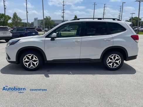 Used 2023 Subaru Forester Premium AWD/4WD image 2