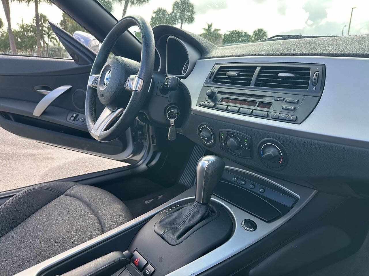 Used 2006 BMW Z4 3.0i RWD image 30